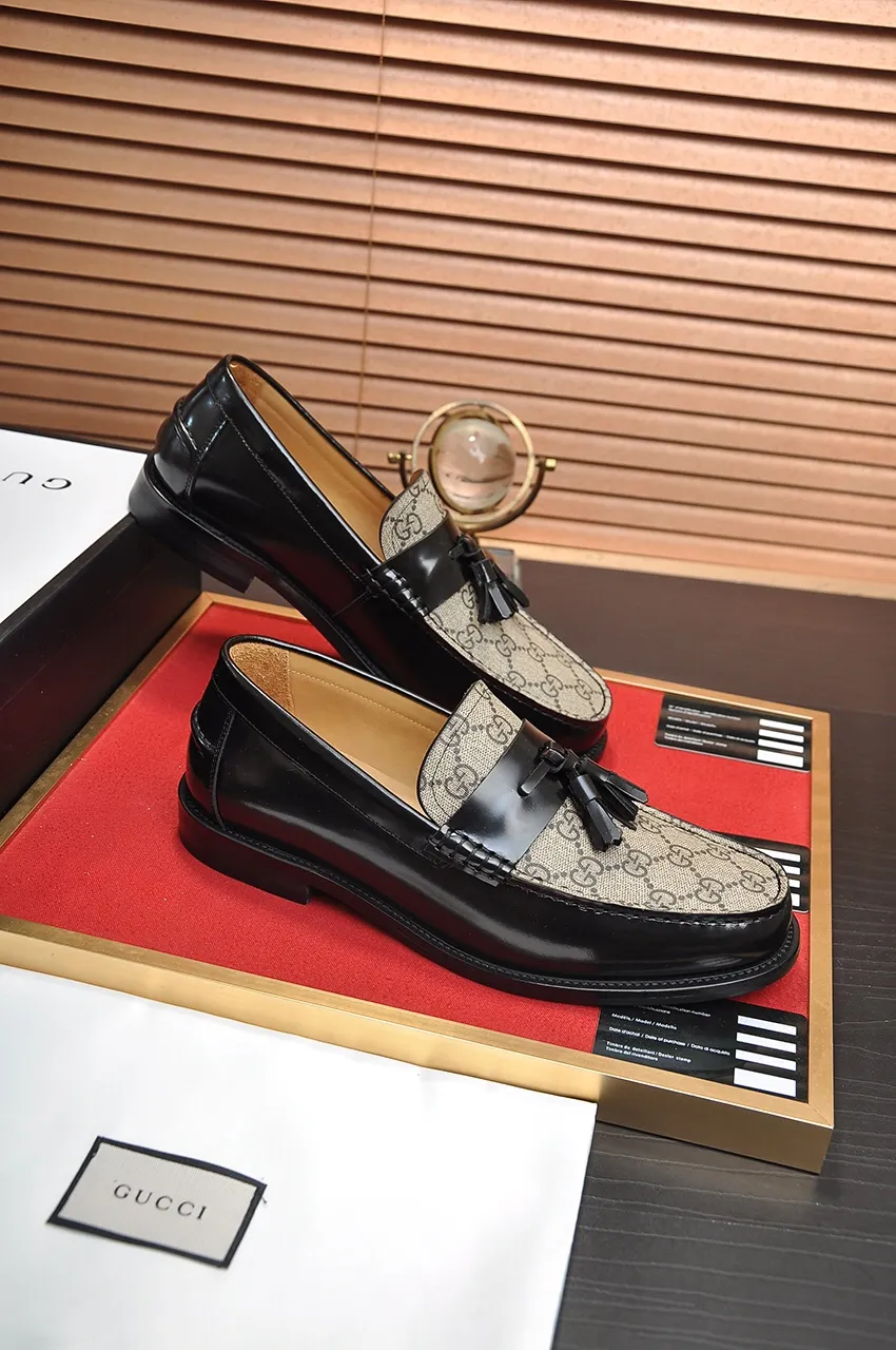 Men's shoes💰560💶Italy's top luxury men's shoe giant (GUCCI) (Gucci) (full cowhide lining) new arrival🍃Original European style🔰 Pleasant to the eye😍In order to make the shoes more durable and non-deformable🌀The production continues to follow traditional methods but there is still no lack of innovation💪Choose original sheepskin for the leather♻️ Smooth and natural And extra bright ⭐Made of imported cowhide, the first choice of rich people 38-45 (45 customized)